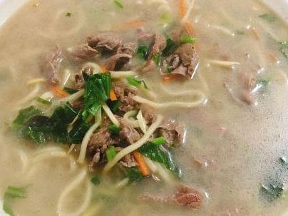 余姚40元一碗黄鱼面性价比挺高，隔壁180！