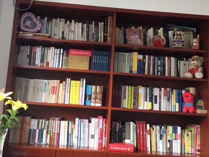 是不是买书也是一种病？这些年，没挣到钱，只挣了几本书！