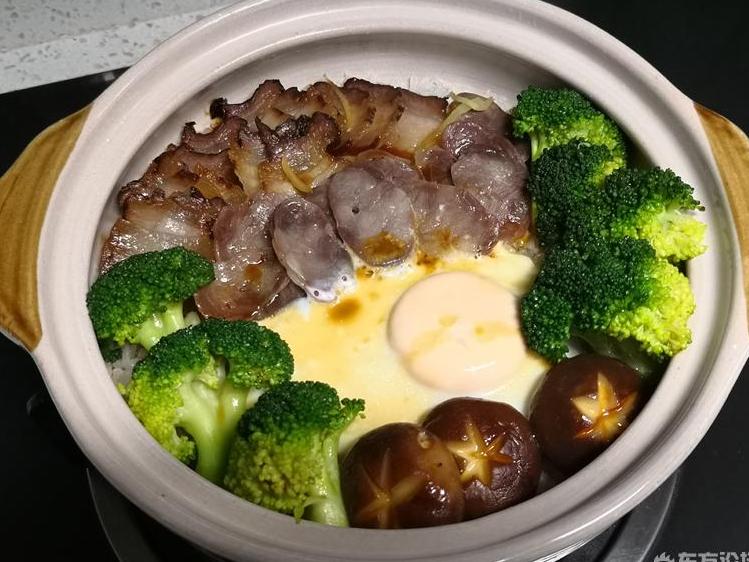 一个人的晚餐,腊味煲仔饭,都是自己做的安全食品