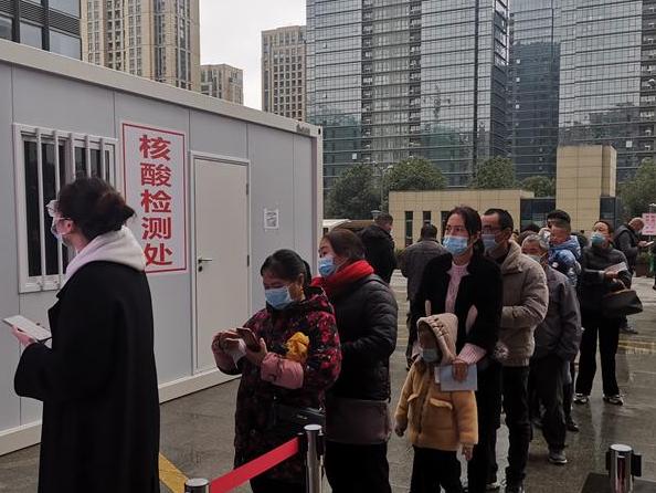 为了回老家,去体验了核酸检测,没传说中痛苦,就人多
