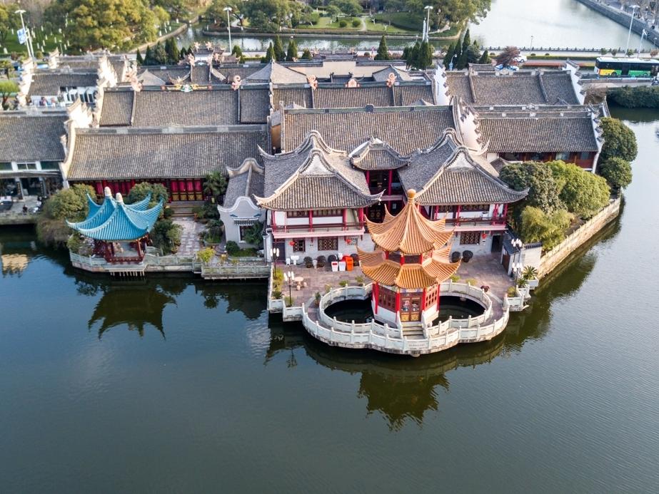 一城名胜半归湖,宁波的月湖公园,占据多少?