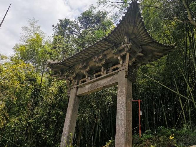 韩岭寻坊记。游人堵的死死的,我另辟蹊径直奔后山!