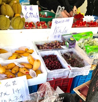 水果还是路边小摊贩实惠一些
