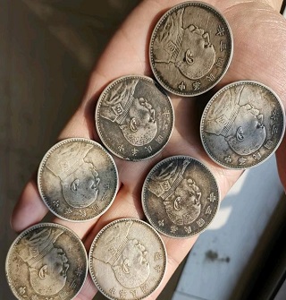 家里老人收藏的银元和古钱币，值钱吗？
