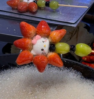 宁波现在糖葫芦的造型也是越来越卷了