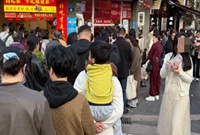 油赞子在鼓楼还是顶流啊