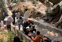 溪口这座古桥排队半小时