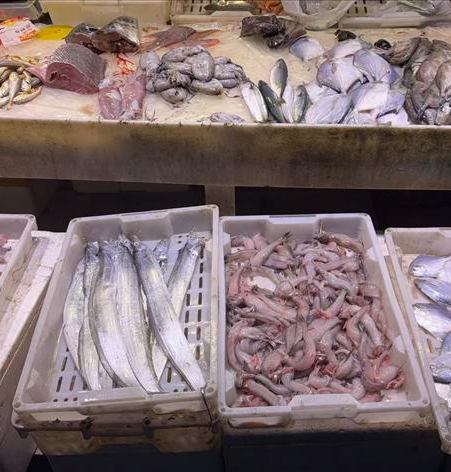 暮雨中的海鲜降价，生活的小惊喜