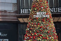 宁波商圈圣诞树“神仙打架