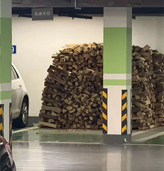 车库变柴房？这波操作太“硬核”