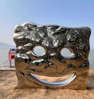 东钱湖这个雕塑看起来有点特点