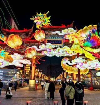 宁波城隍庙的灯会真美，打卡的人很多