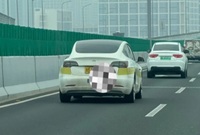 看到了“特斯拉”教练车