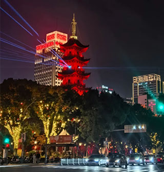 这还是我认识的天封塔吗？变得这么绚烂