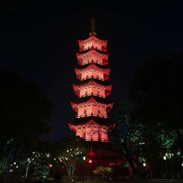 天封塔，悄然换装