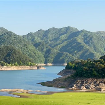 亭下湖