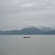 钱湖烟雨话渔舟