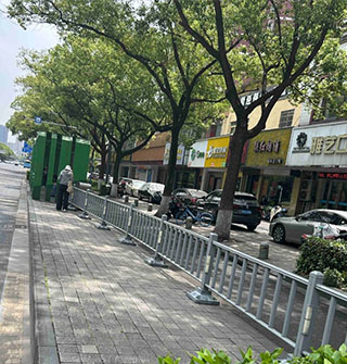 宁波有些公交站设计不合理