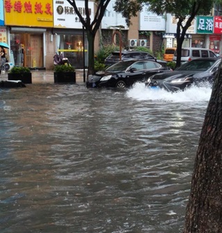 宁波这雨下的真大，感觉可以“开船”了