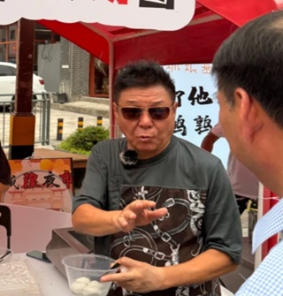 在城隍庙看见姜育恒了，不知道大家认识不？