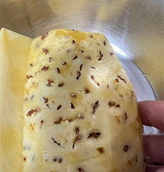 离大谱！人生头一回吃到全是籽的菠萝