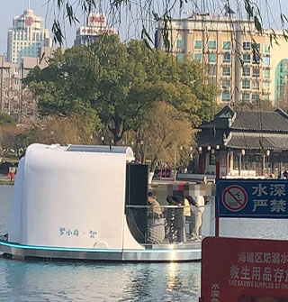 月湖的船进化了，看着好智能的样子