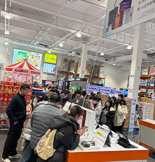 开市客一早刚营业就排起来长队！