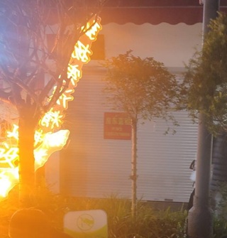 大过年的，关门的店铺真多