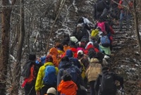 很多人去奉化商量岗爬山