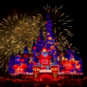 用迪士尼烟火庆贺初五