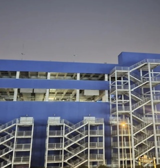 不会再亮灯的宜家显得有些萧条