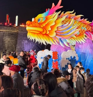 慈城灯会三八妇女节女性免门票，人山人海