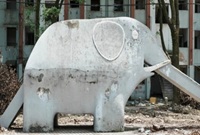 大象滑梯依旧还在