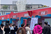 天一广场太热闹了