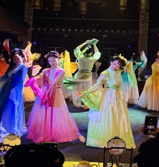 吃饭还能看表演，现在宁波餐厅都这么卷了吗