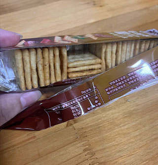 缺那几块饼干能要命吗？包装刺客真离谱
