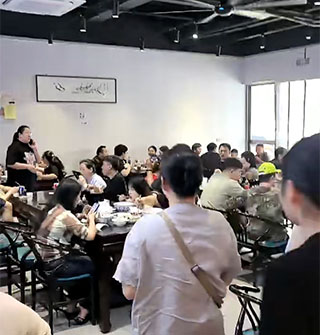 慈溪这家面馆火了两三年，十二点前就得排队