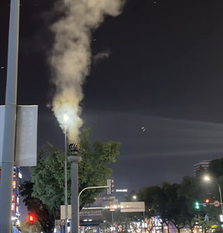路边“烟囱”老冒白烟，这是干什么的
