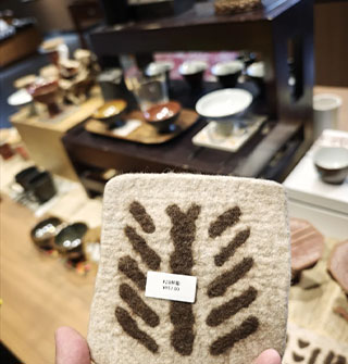 一个杯垫957！九寨沟这波定价是认真的？