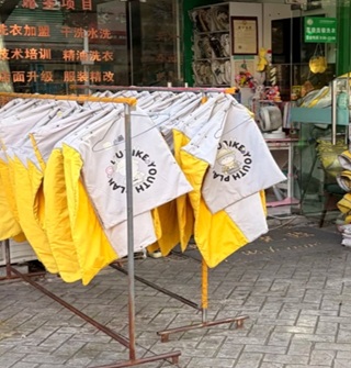 原来小遛的挡风被也要洗的，还以为用完就扔
