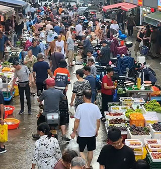 老城区的华严菜场，一边烟火一边新潮