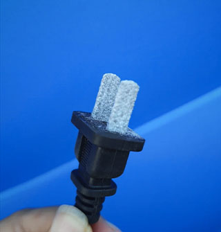 插头结白壳硬邦邦，用一次就这样
